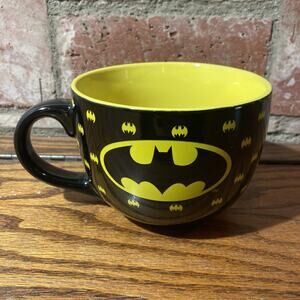 Batman Very Large Cup Coffee Soup 24 ounces Black Yellow Ceramic DC Comics